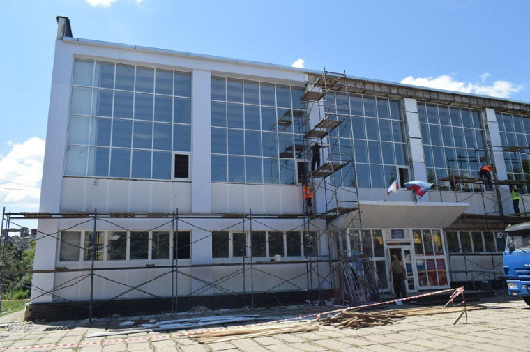 Калужская область помогает Первомайску восстановить спортшколу.